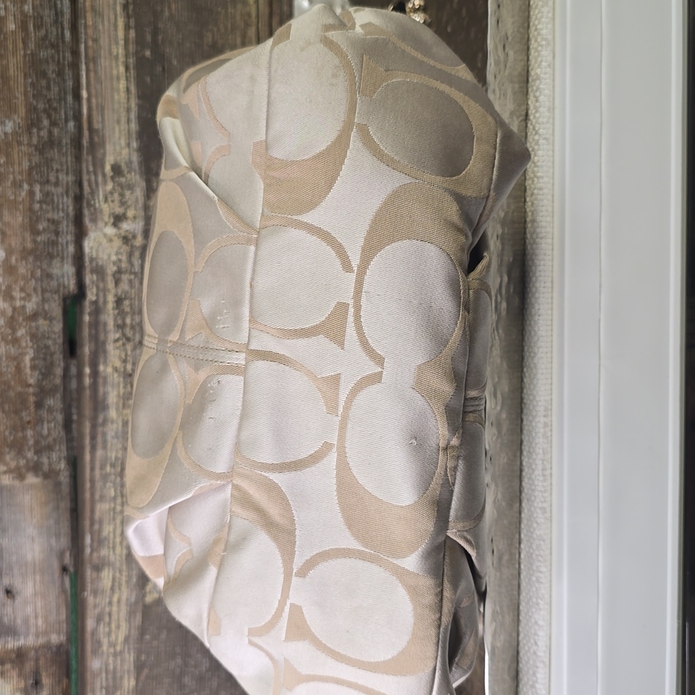 Coach Cream and Tan Shoulder Bag - Picture 5 of 10